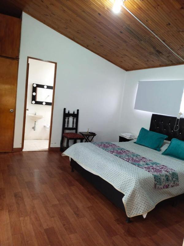 Hostal Spa Casa De Piedra Con Jacuzzi Санта Роса де Кабал Екстериор снимка
