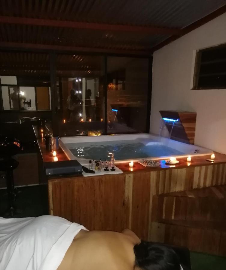 Hostal Spa Casa De Piedra Con Jacuzzi Санта Роса де Кабал Екстериор снимка